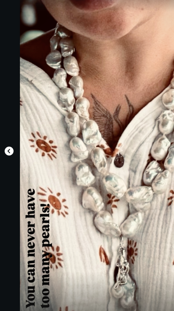 Instagram story by orev.mm wearing a Frolov Jewels baroque pearl necklace