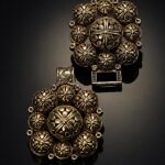 Kniazha Chepraha clasp, front view with the hook fastening detail