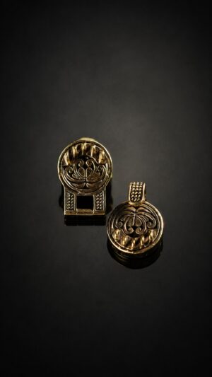 Kniazha Chepraha — small round clasp — handmade jewelry by Frolov Jewels (backside view)